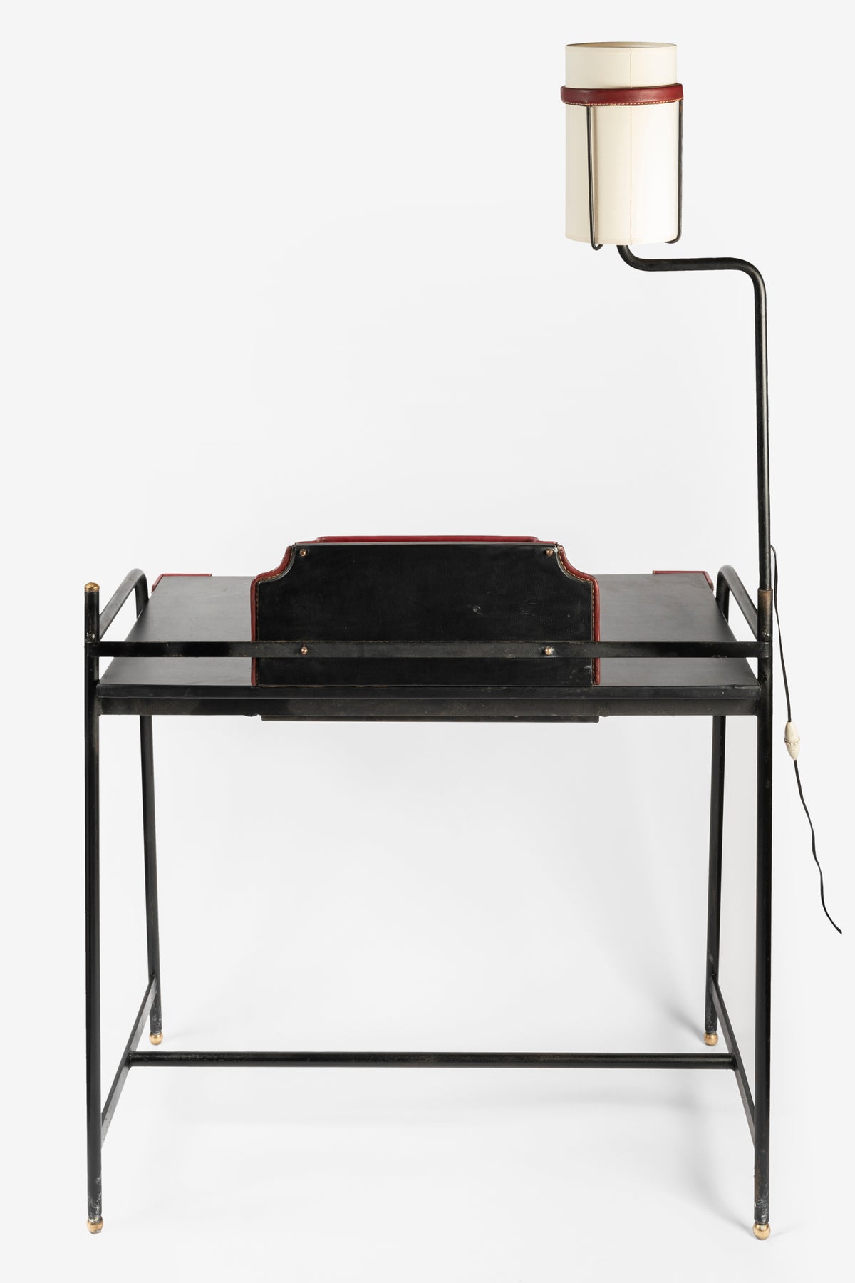 Bureau de Jacques Adnet, plateau en cuir noir et piètement laqué noir orné de laiton doré – vue 3
