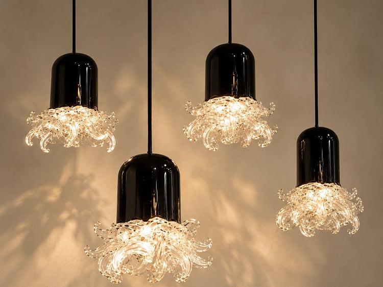 Murano, ensemble de 4 suspensions en verre noir et cristal, circa 1960