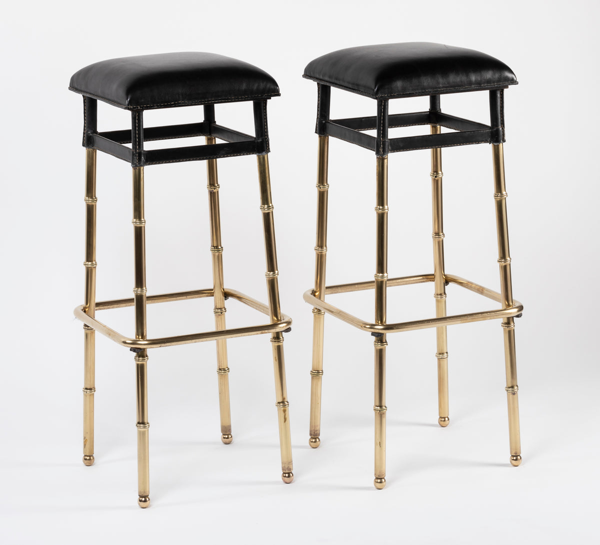 Jacques Adnet – Paire de tabourets de bar – vue 3