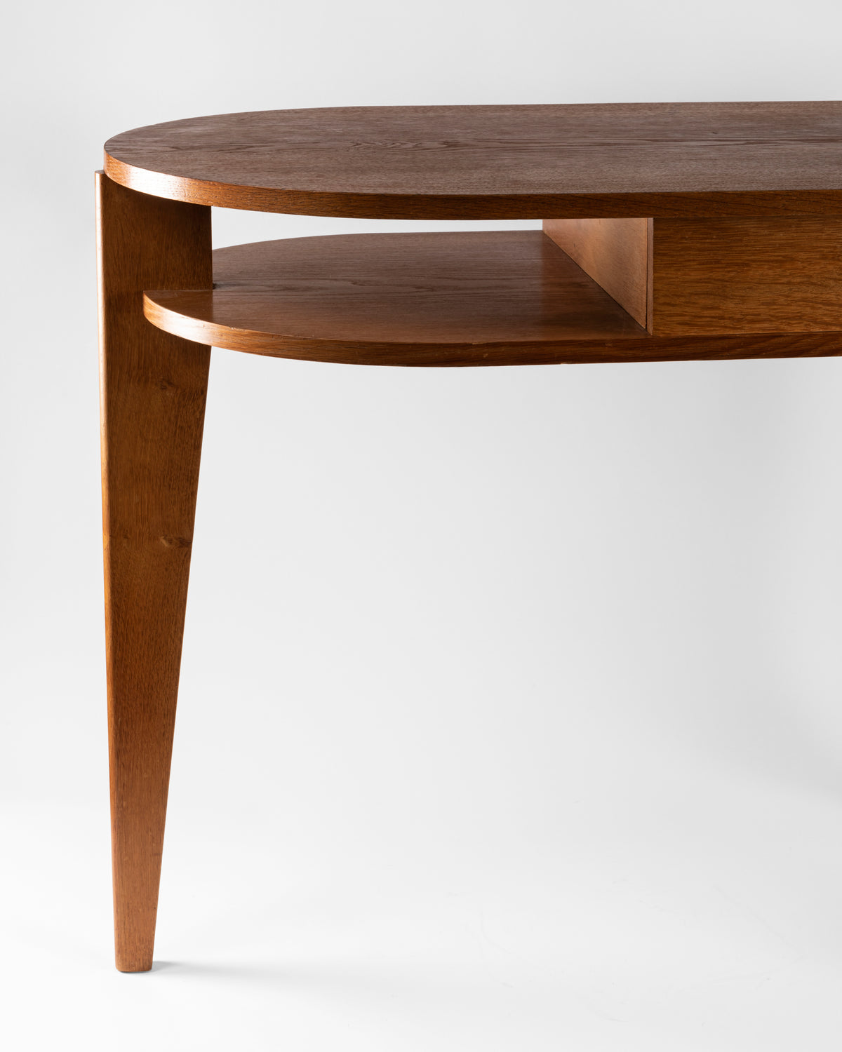 Jacques Adnet – Bureau tripode en chêne – vue 3