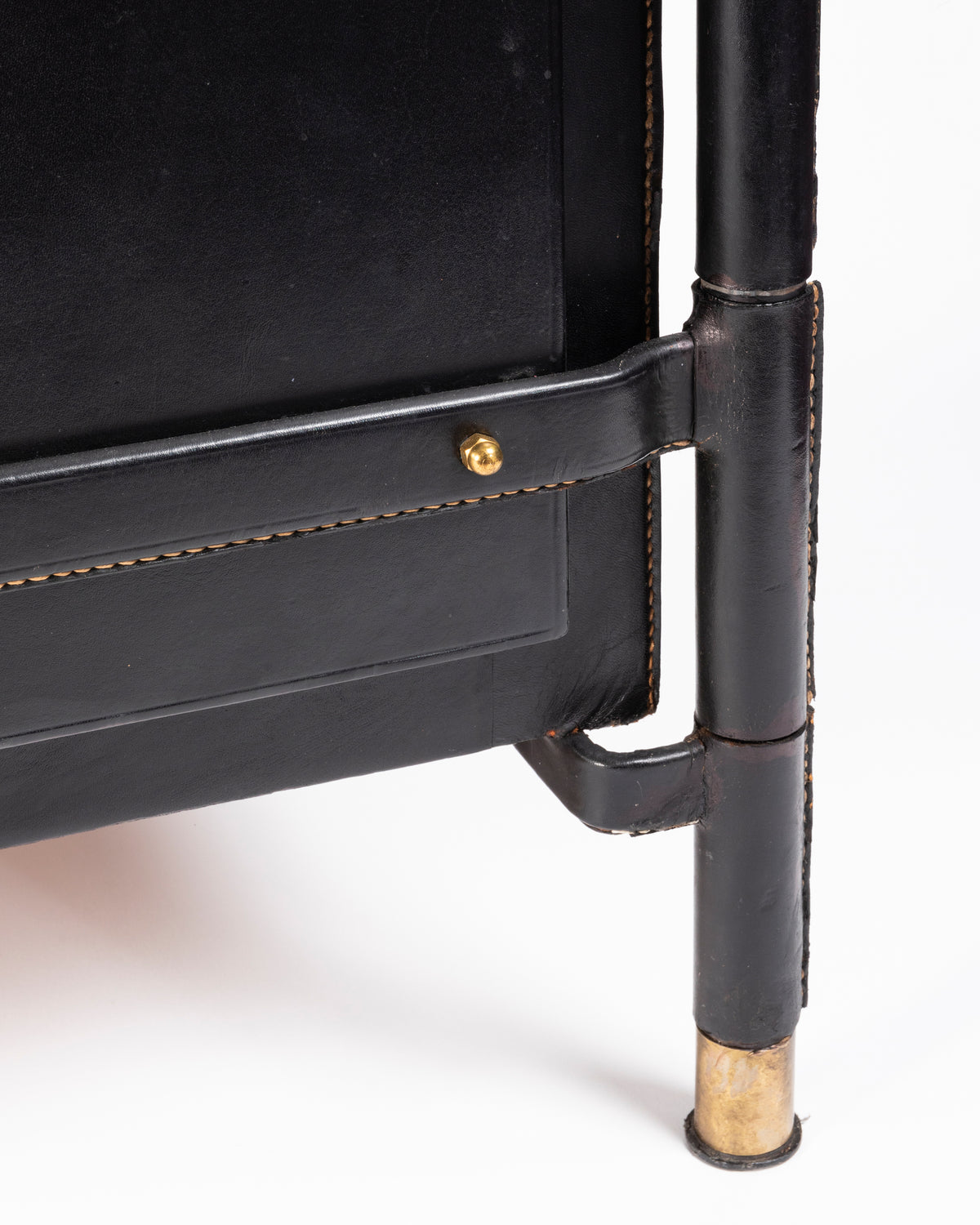 Jacques Adnet – Enfilade en cuir noir – vue 5
