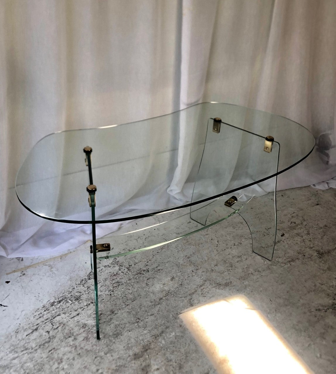 Fontana Arte – Table basse en verre et laiton doré – vue 3