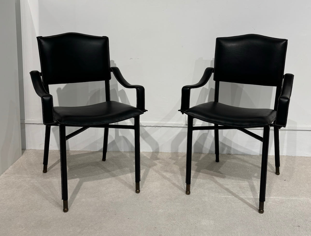 Jacques Adnet – Paire de fauteuils en métal et cuir – vue 6