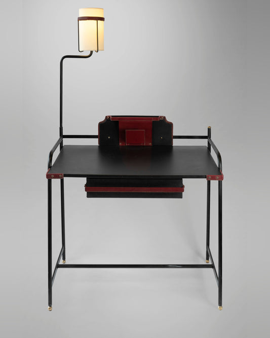Jacques Adnet, bureau en cuir noir avec lampe amovible