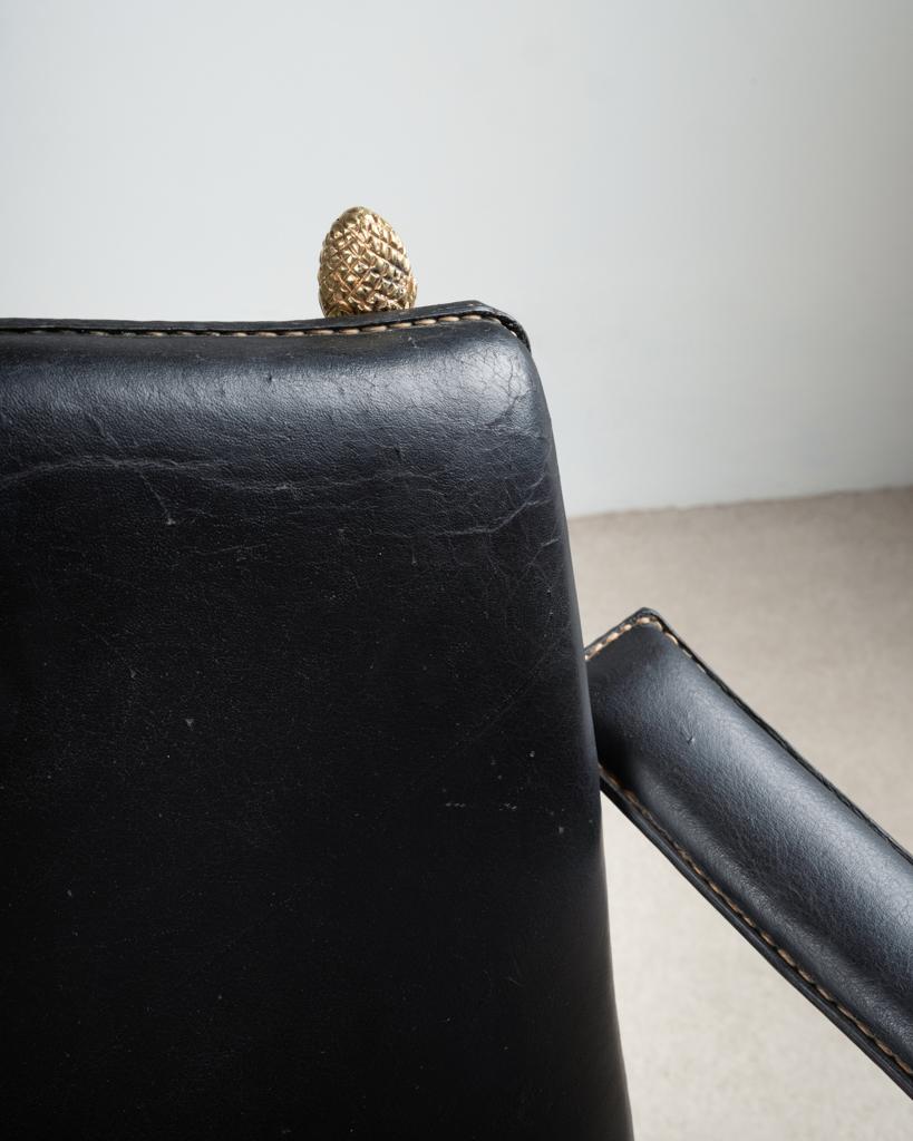Jacques Adnet – Fauteuil « Pomme de pin » – vue 3
