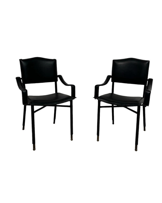 Jacques Adnet – Paire de fauteuils en métal et cuir – vue d'ensemble