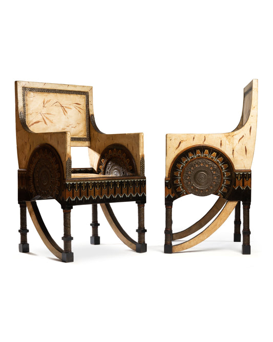 Paire de fauteuils de Carlo Bugatti, bois, vélin et cuivre repoussé