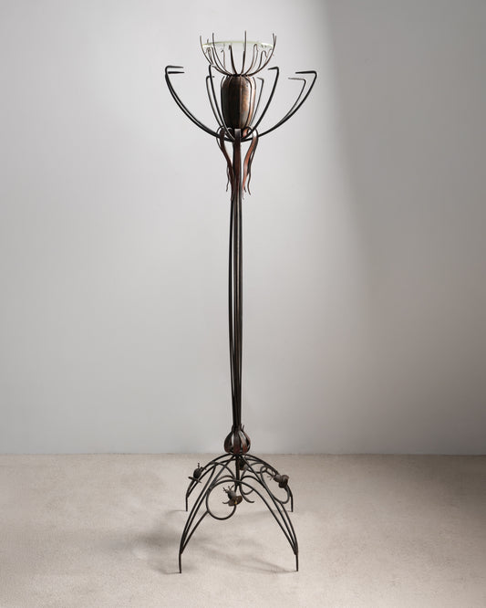Lampadaire « Pavot » d'André Dubreuil, 1987, vue d'ensemble de face, en acier, cuivre et verre